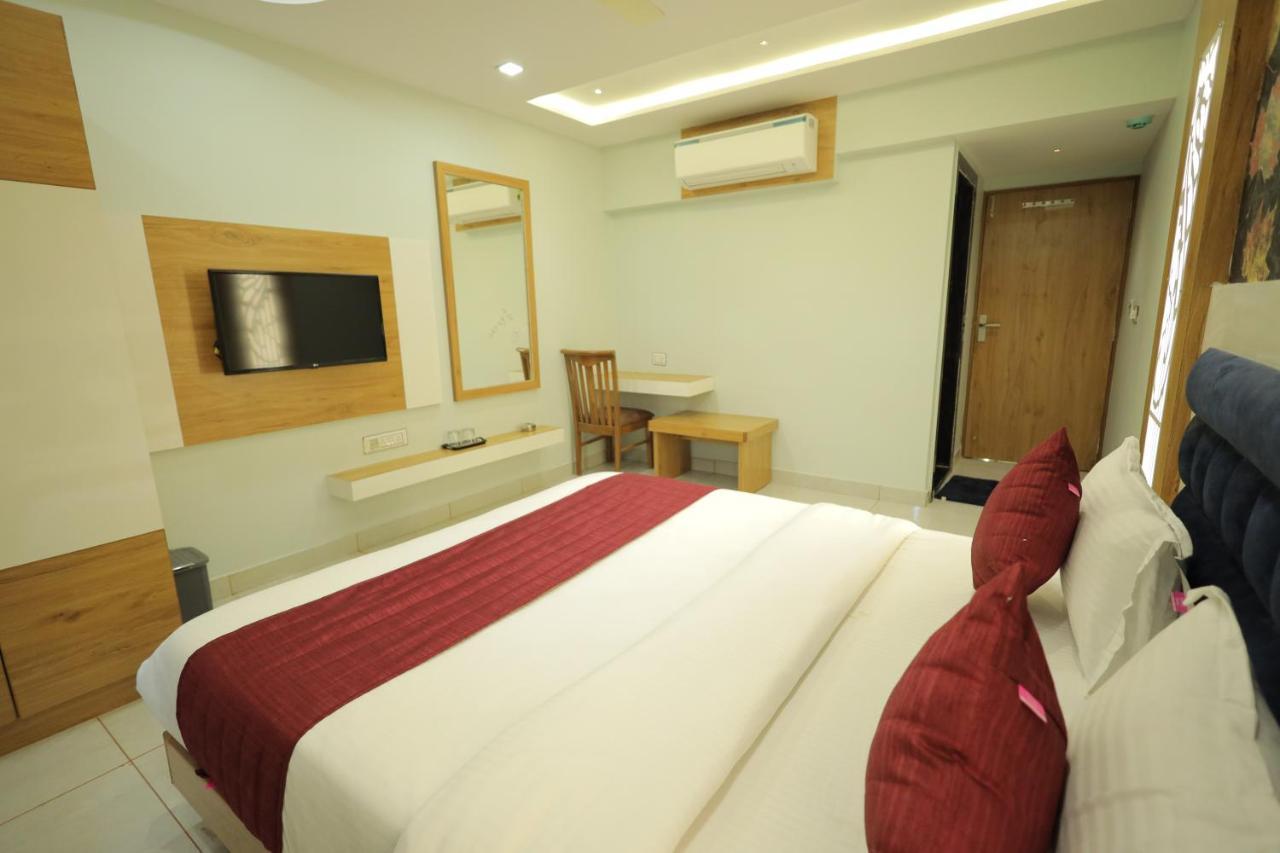 Hotel Rk Fortune Ahmedabad Ngoại thất bức ảnh