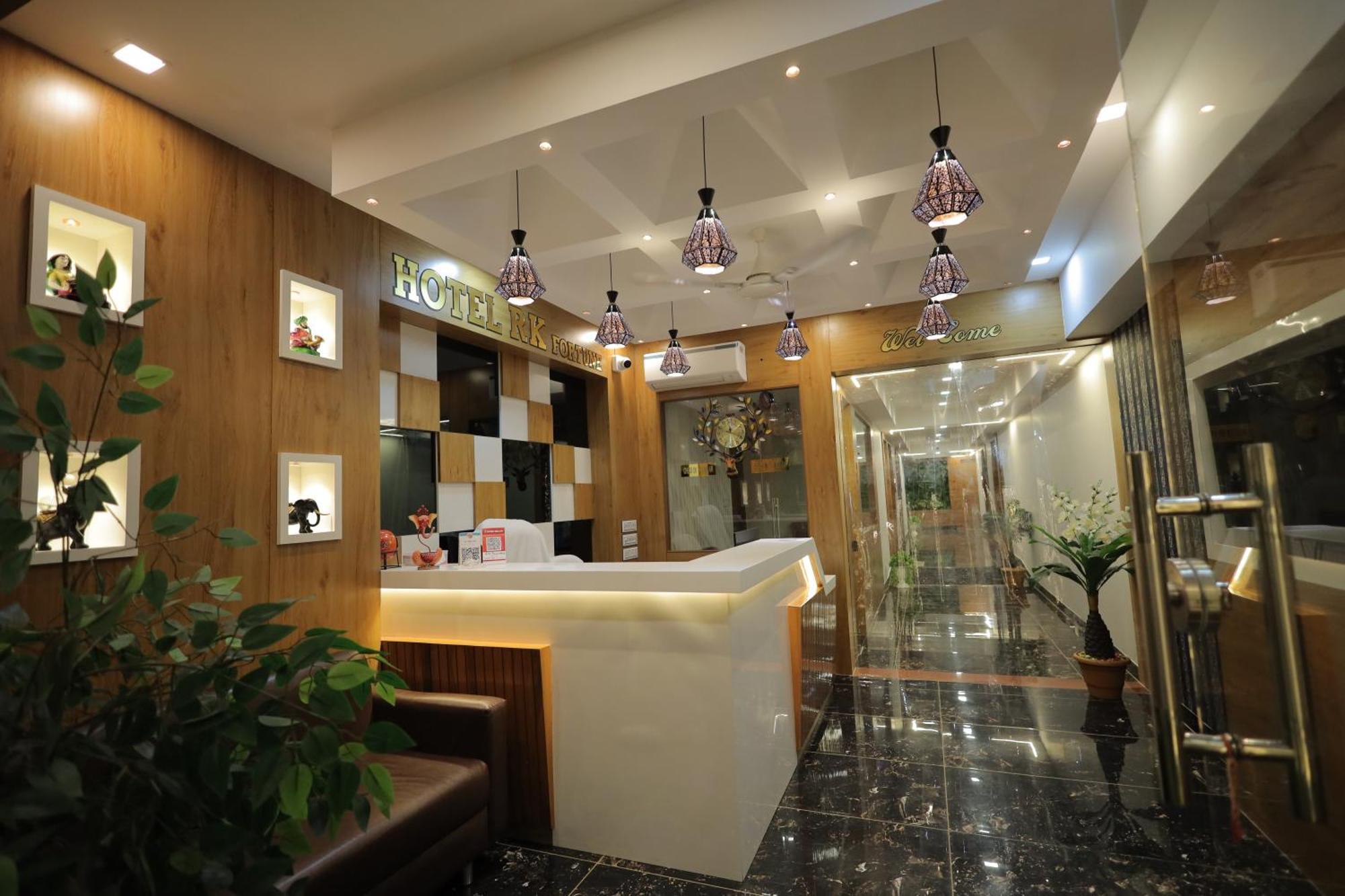 Hotel Rk Fortune Ahmedabad Ngoại thất bức ảnh